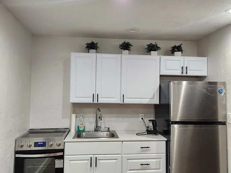 235 SW 10th Ave — Photo 11