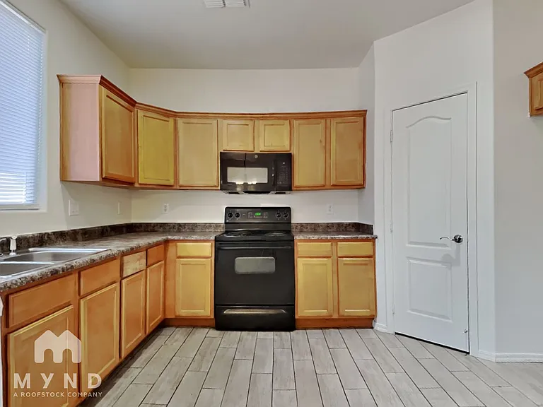 3745 W Medlock Dr — Photo 3