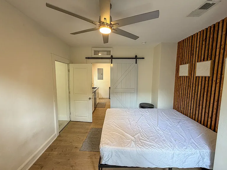 919 SW 6th Ave — Photo 27