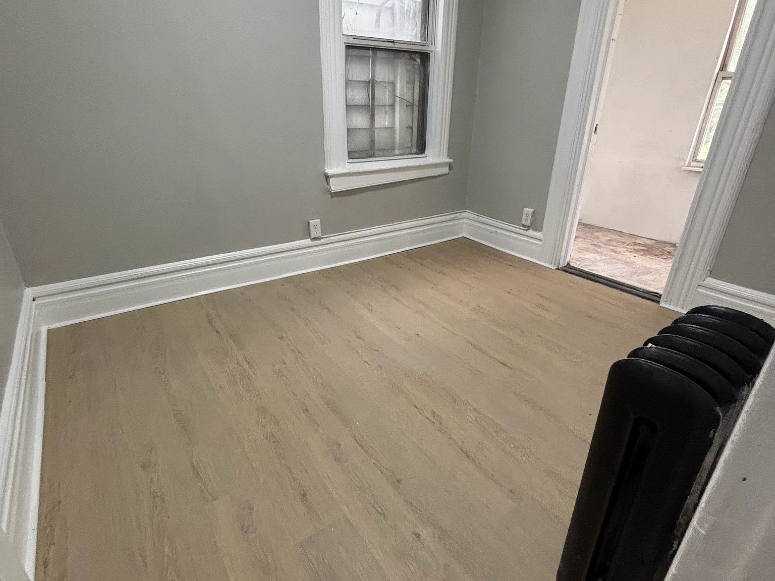 4 bed, $2,400 — Photo 2