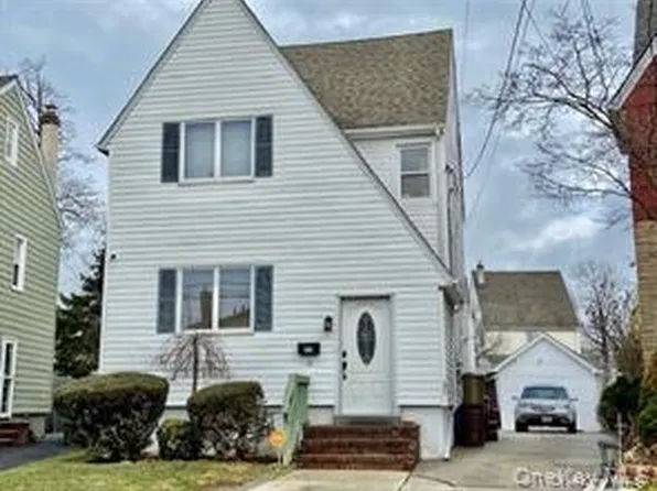 15 Amherst Rd Floor 2, Valley Stream, NY 11581