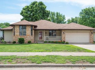 412 S Dove Valley Ave, Springfield, MO 65802