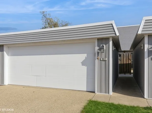 6750 School St Unit 902, Windsor Heights, IA 50324