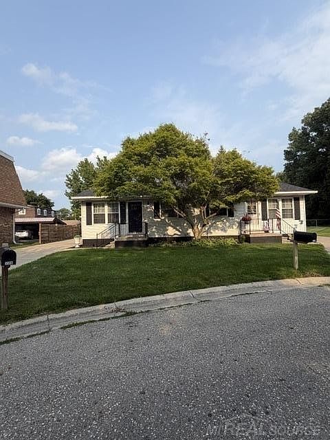 3506 Holland Park Ln, Port Huron, MI 48060