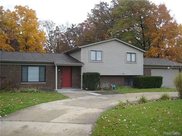 1st image of 2832 W Walton Blvd