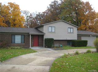 2832 W Walton Blvd, Waterford, MI 48329