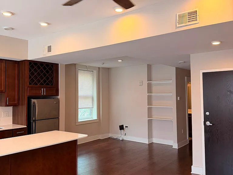 1211 Broadway St #1 — Photo 4