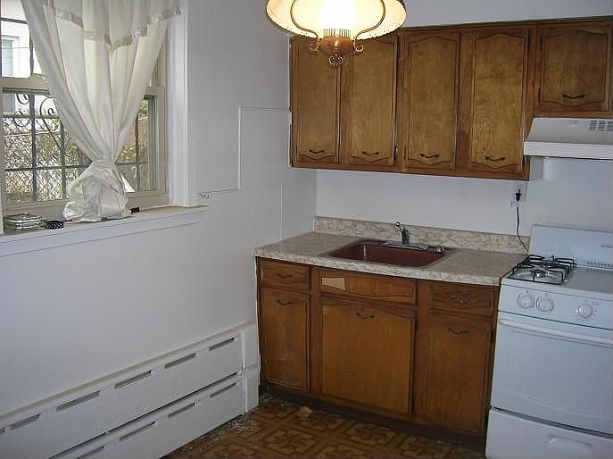 2nd image of 2966 Tilton St