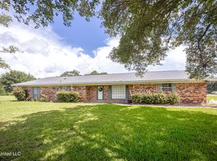 10001 Echo Glen Dr, Moss Point, MS 39562