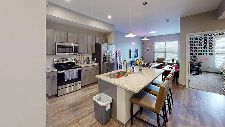 15 E Lane Ave — Photo 1