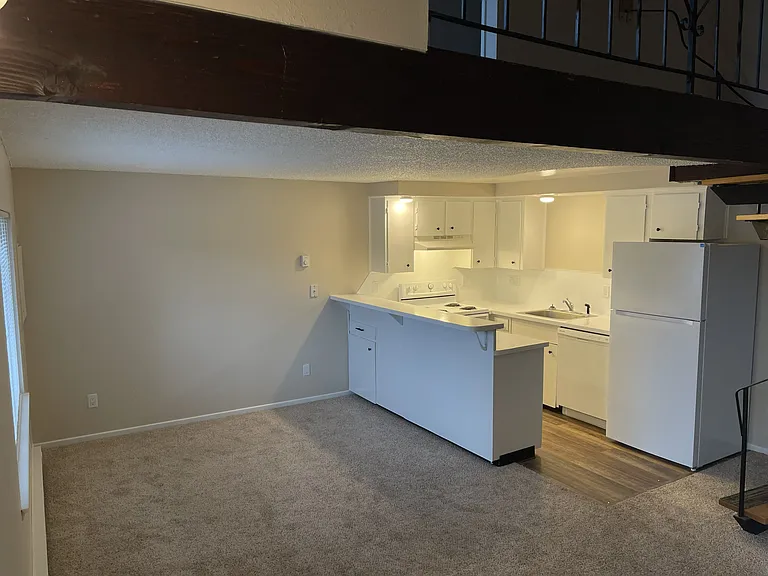 Chalet Villa Apartments — Photo 7