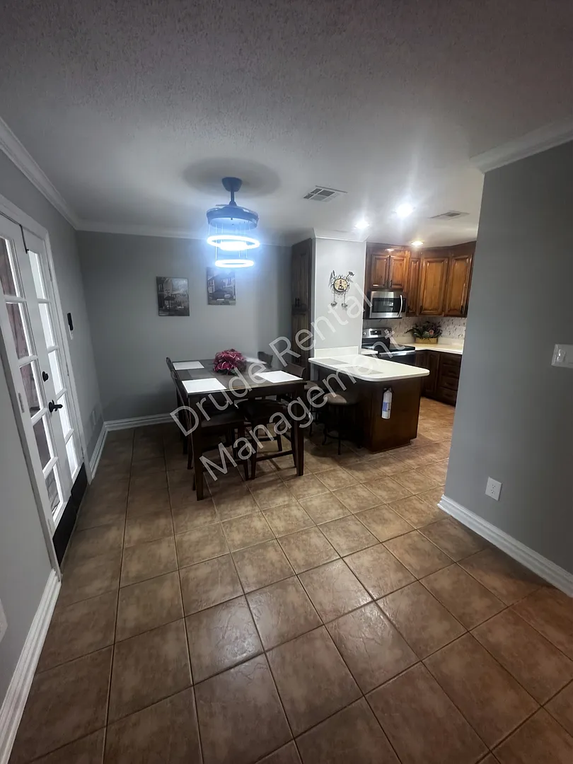 Beautiful Condo — Photo 4