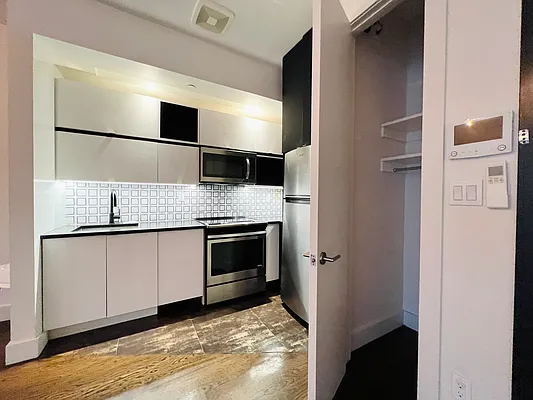 Rented by Pear NYC LLC | media 2