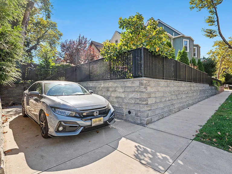 76 Condict St — Photo 35