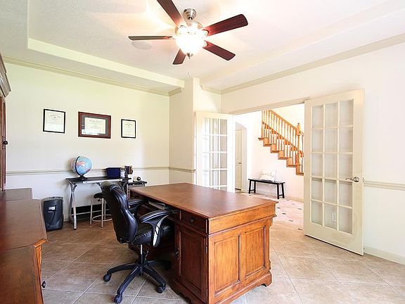 5th image of 15538 Queen Elizabeth Ct