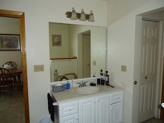 5th image of 102 S Milwaukee St