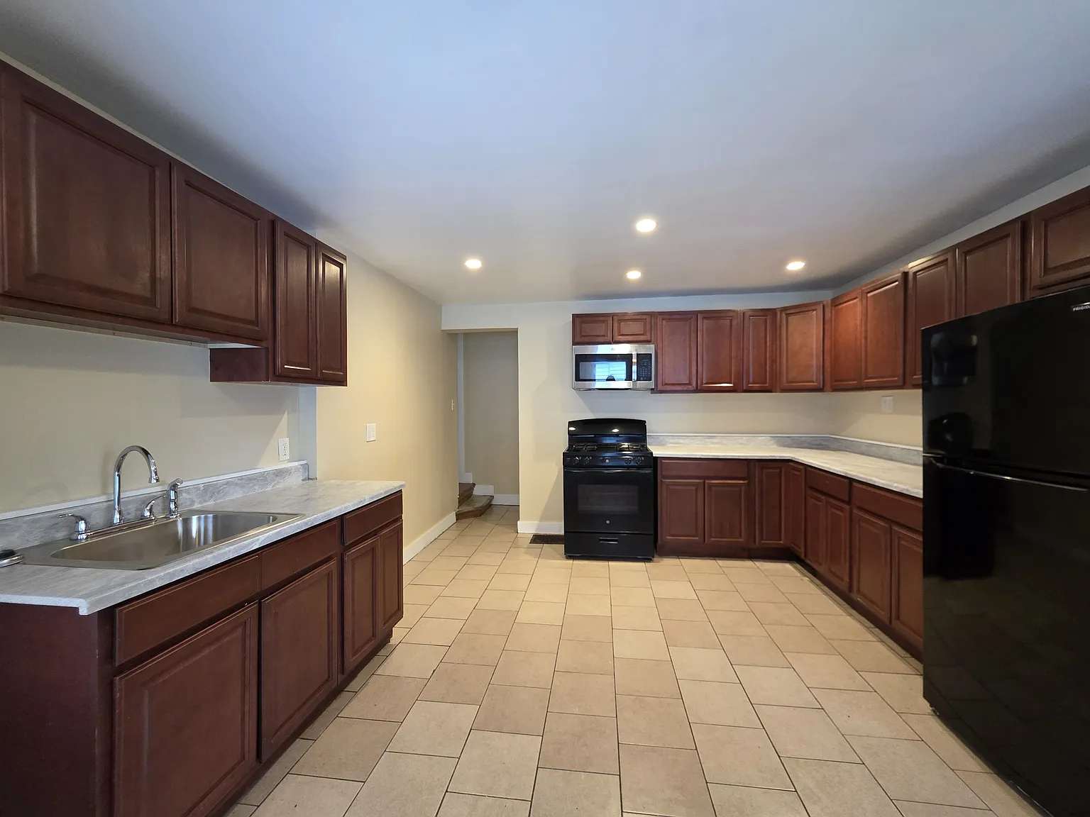 5 bed, $2,350 — Photo 2