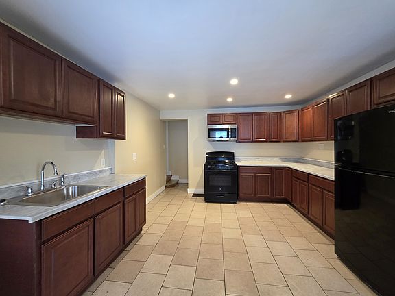 2nd image of 133 Hobart St #2B