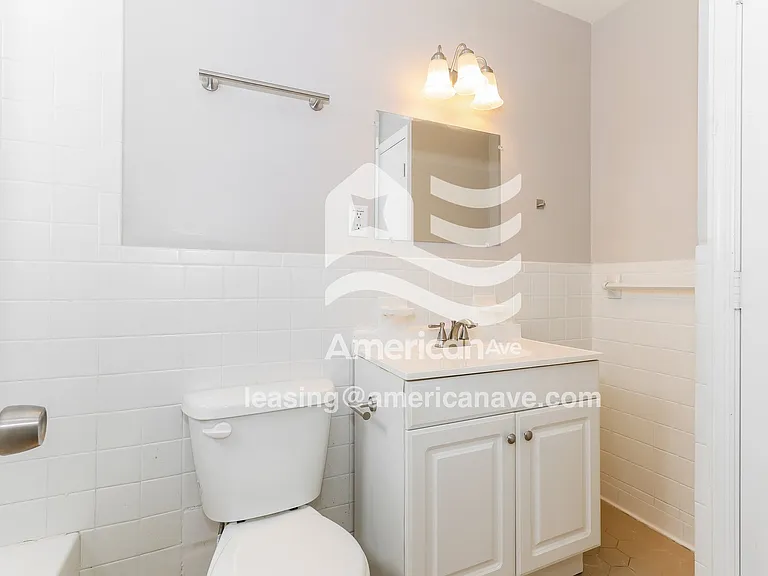 1443744_010_main_bathroom_11.jpg