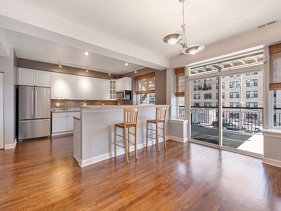 5th image of 4921 N Winthrop Ave APT 2S
