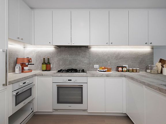 5th image of 212 W 72nd St #10C