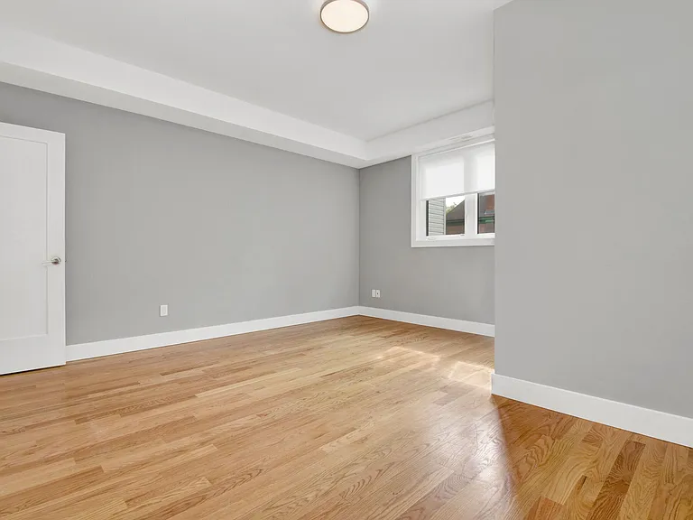 544 Gilmour St — Photo 18