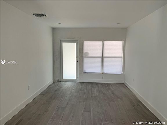 4th image of 520 NW 104th St #520