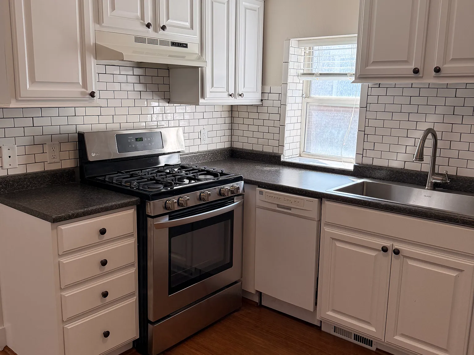3 bed, 1600 sqft, $2,950 — Photo 4