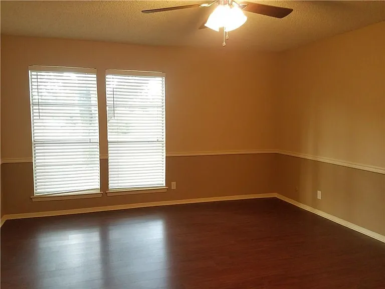 6919 W Cleburne Rd — Photo 7