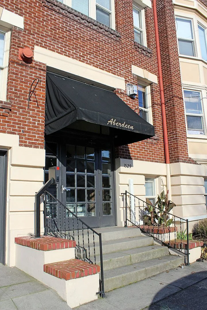 Beautifully Restored 2 Bedroom Vintage Condo on Close-In SE Hawthorne — Photo 4