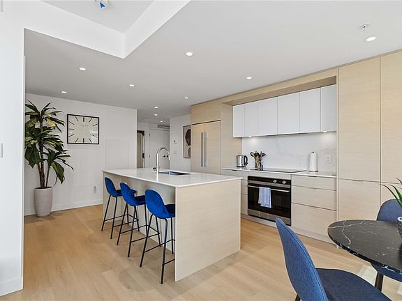 5th image of 848 Yates St #706