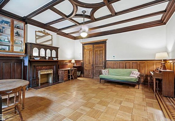 2nd image of 305 W 89th St #1R