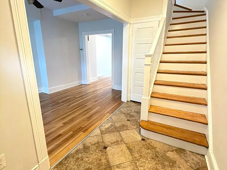 1165 Abbey Pl NE — Photo 2