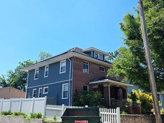 3rd image of 434 Conover Ter