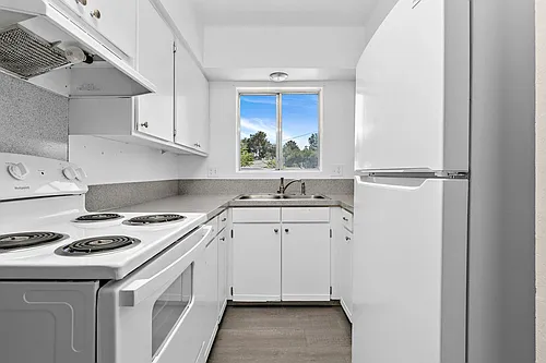 135 Davis Ave Photo 1
