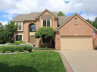 1015 Bloomview Cir, Rochester, MI 48307