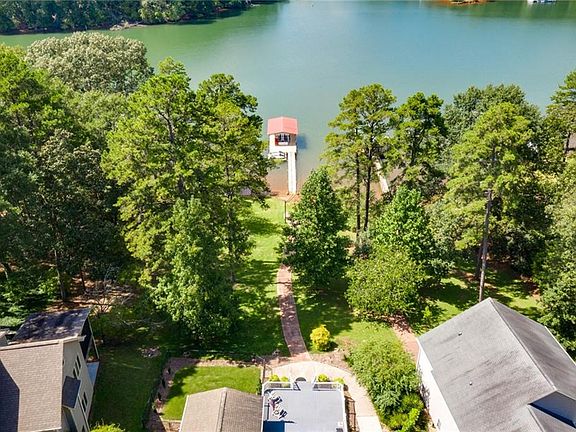 3rd image of 210 Lake Hills Dr
