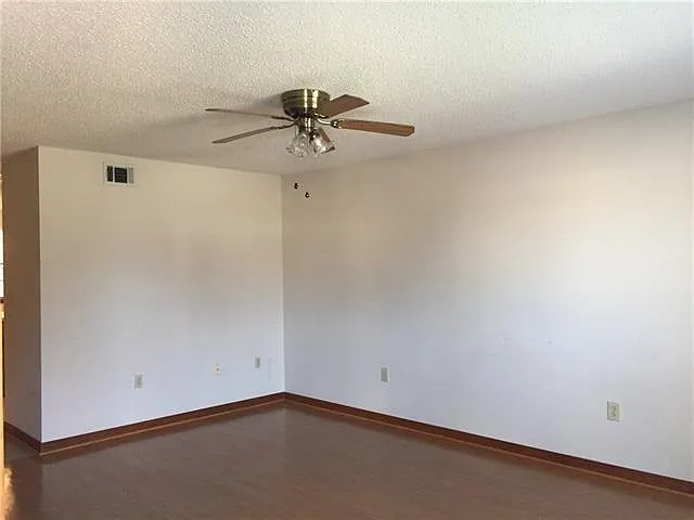 2 bed, 1.5 bath, 1150 sqft, $1,300 — Photo 3
