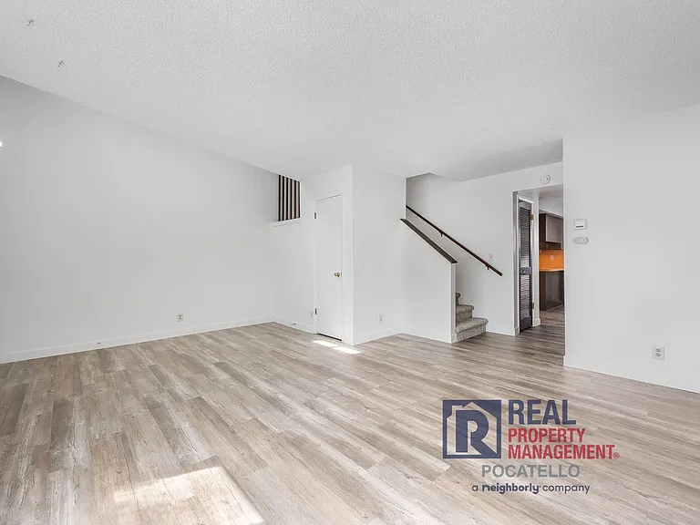 1117 Booth Dr — Photo 9