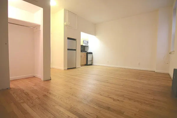 Rented by FirstService Realty (legacy) | media 7