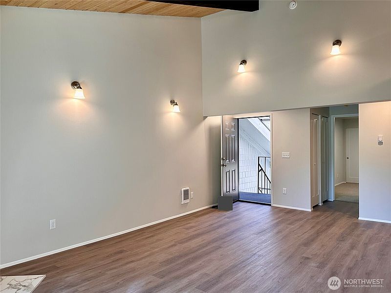 5th image of 2020 Grant Avenue S #C301