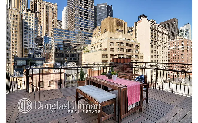 Sold by Douglas Elliman | media 22