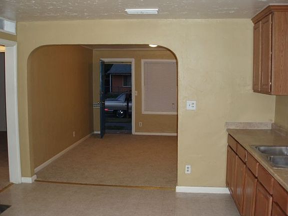 5th image of 1612 S Gearhart St