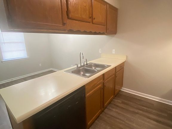 3rd image of 405 Lumpkin Ave #25