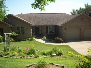 17960 Twin Springs Dr, Durango, IA 52039