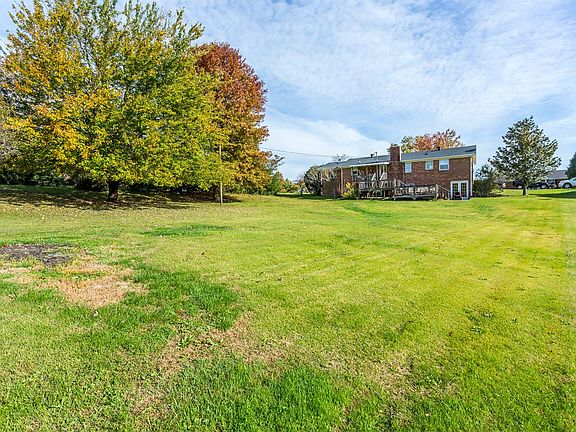 3rd image of 109 Rejeanna Dr