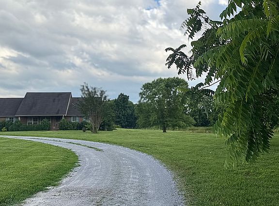 2nd image of 1033 Watts Rd