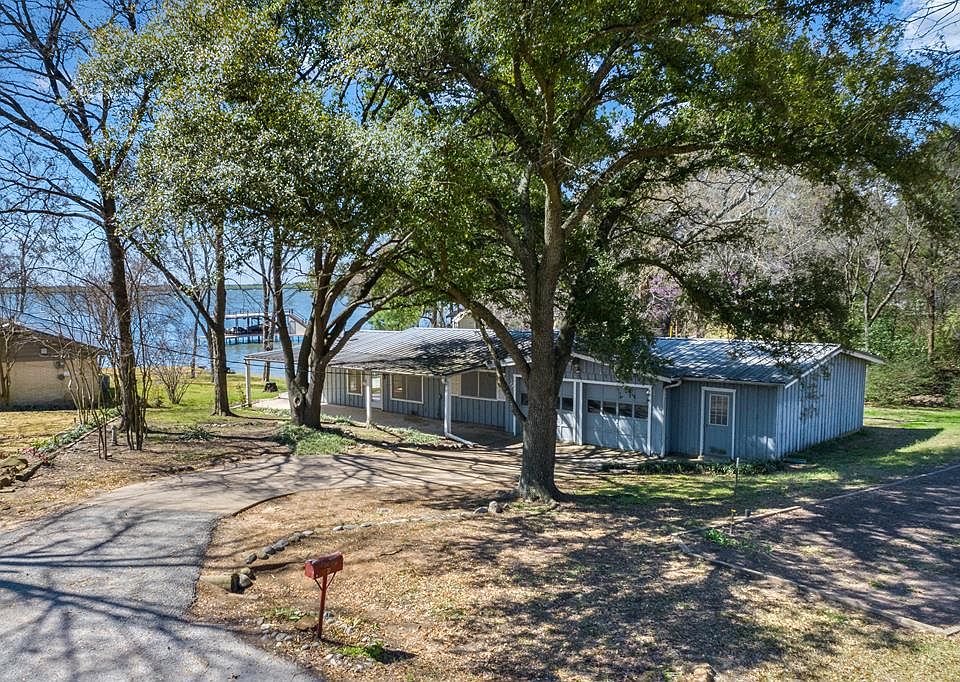 2nd image of 9 Southshore Cir