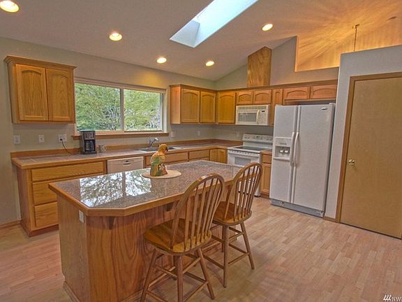 3rd image of 919 Haven Pl