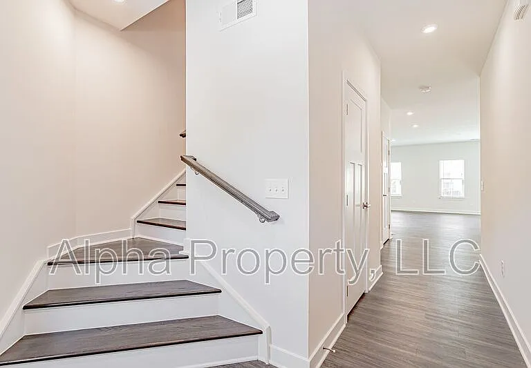 130 Eagle Wood Dr — Photo 3
